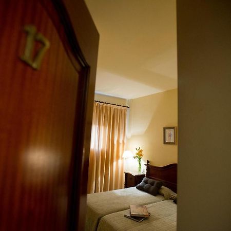 Hotel Gran Avenida Coria del Río Esterno foto