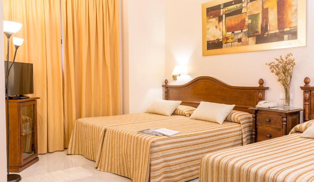 Hotel Gran Avenida Coria del Río Esterno foto