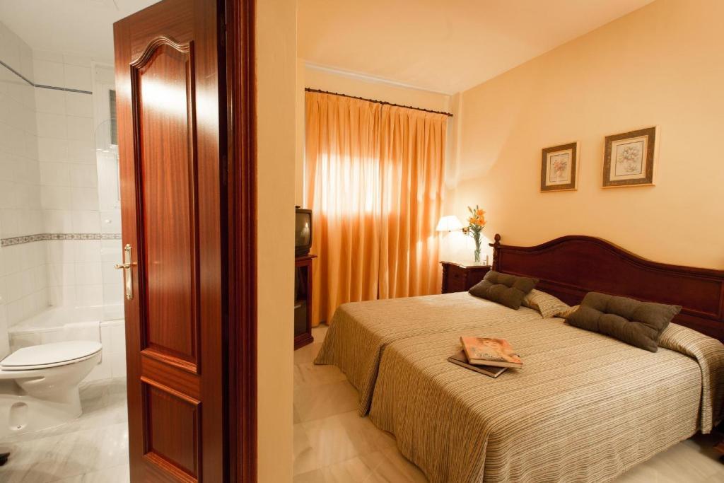 Hotel Gran Avenida Coria del Río Camera foto